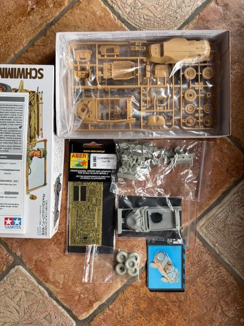 TAMIYA 35224 Pkw.K2s Schwimmwagen Typ 166 z dodatkami