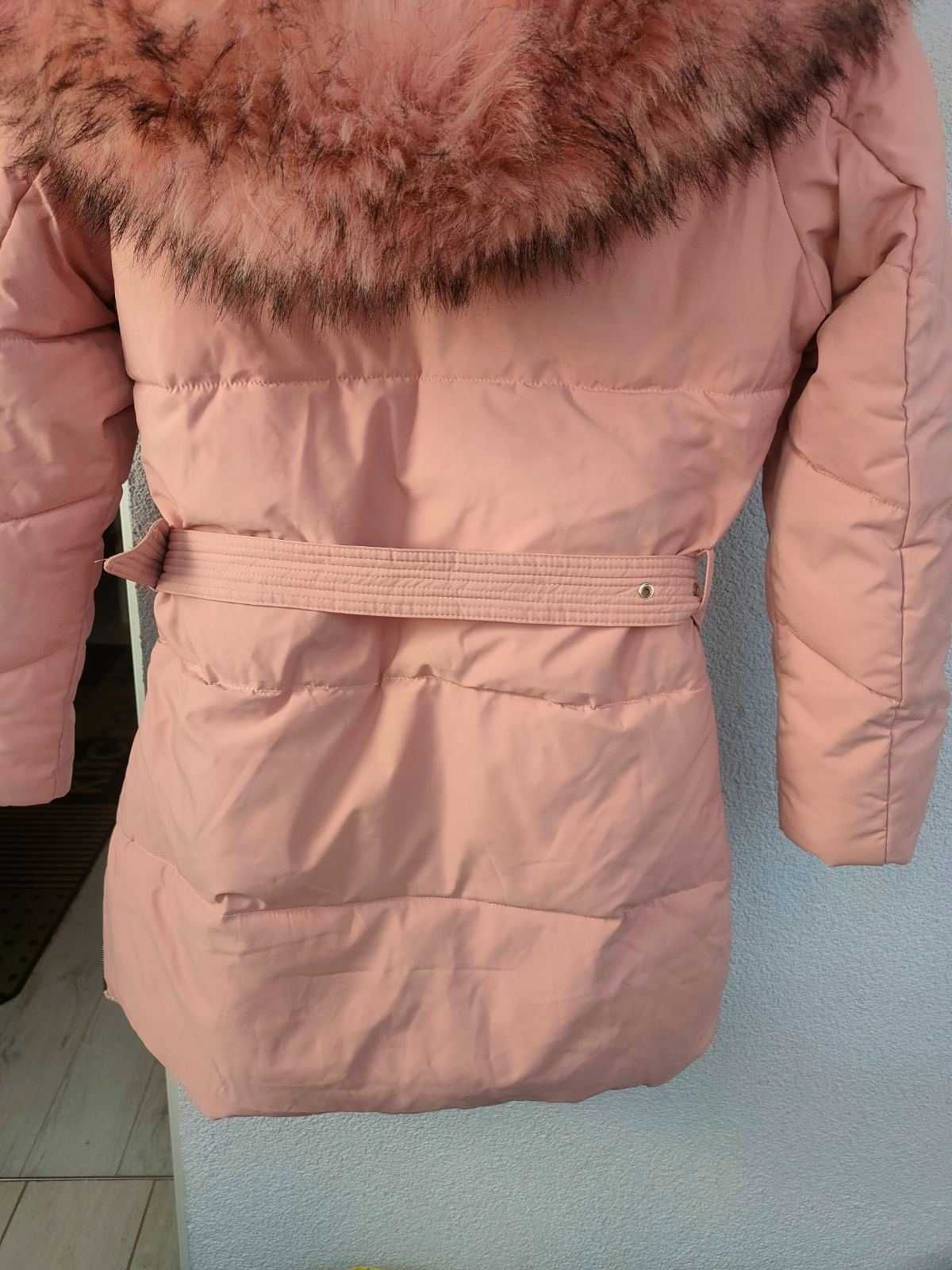 Продам зимнюю куртку женскую