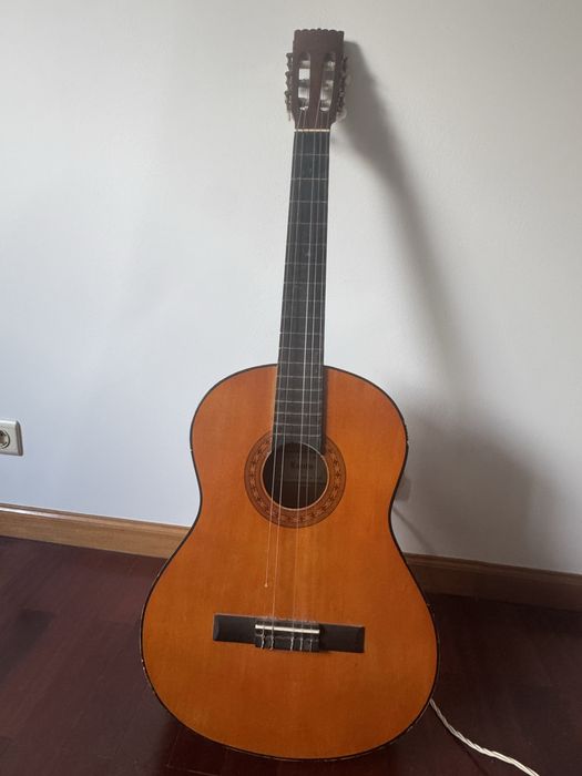 Violão usado em bom estado