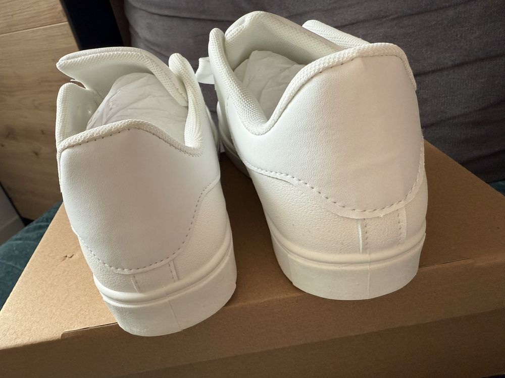 Nowe biale adidady 39