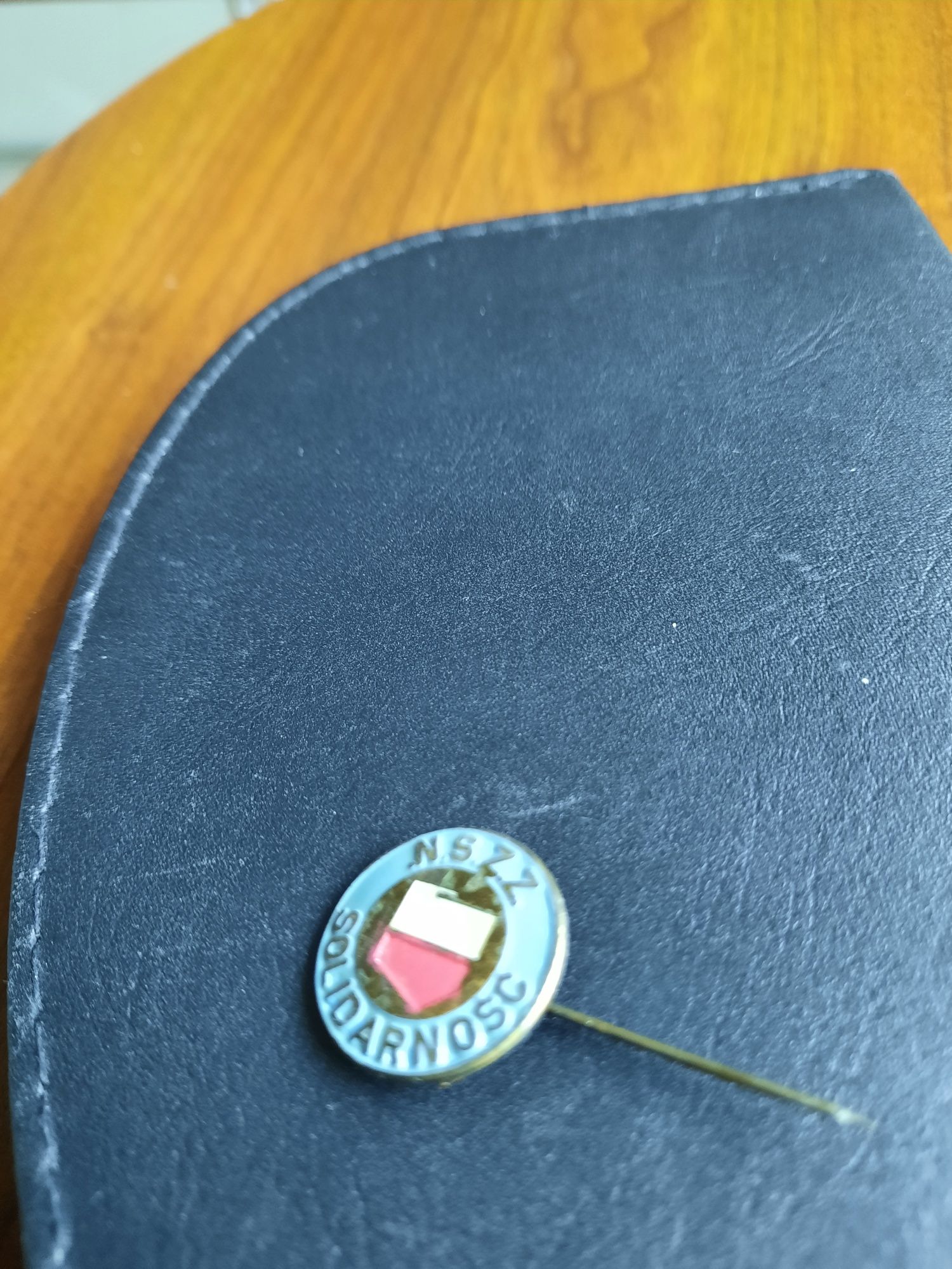 Stara odznaka i wpinka NSZZ SOLIDARNOŚĆ-komplet.