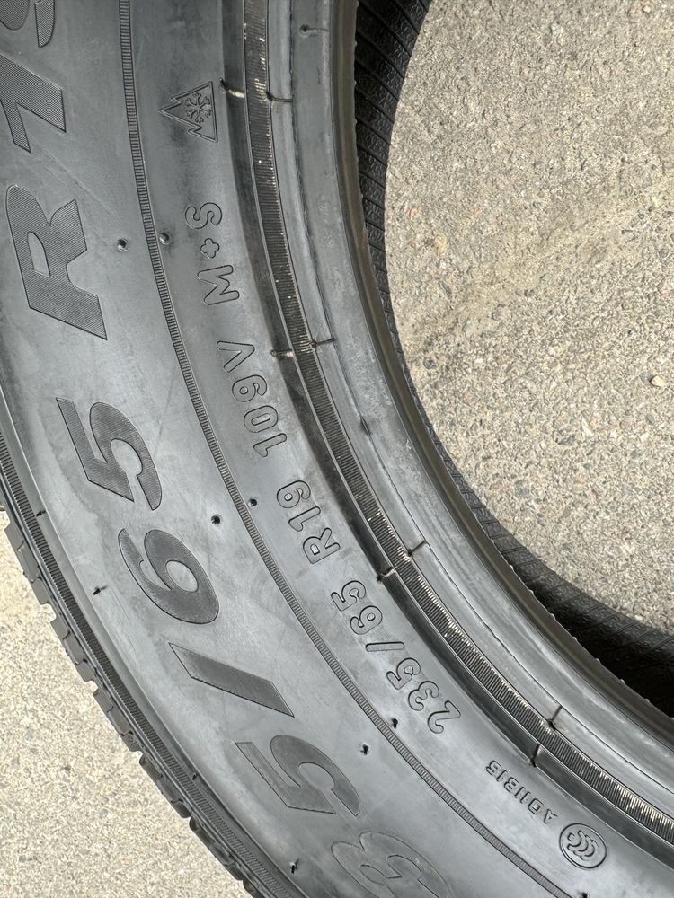 Шини 235/65R19-4шт Pirelli