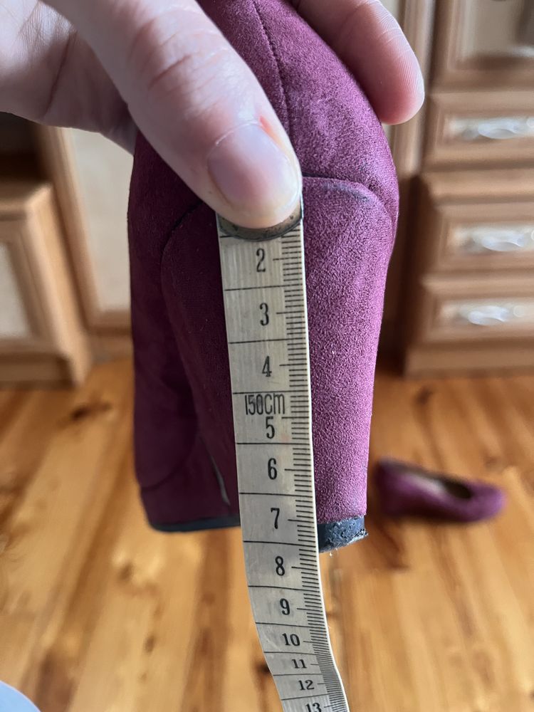 Buty na koturnie w ciekawym kolorze