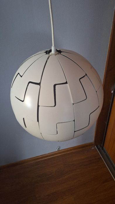 Lampa kula ikea.