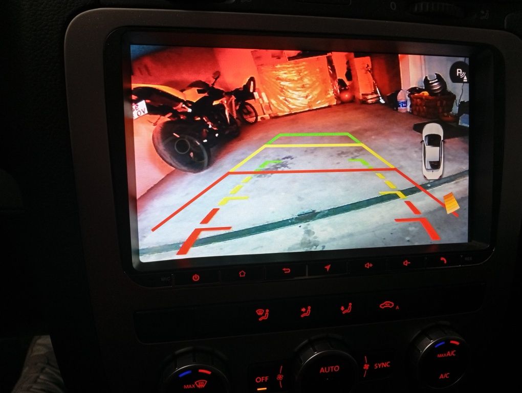 VW Scirocco 2.0 TDI Sport DSG (90mil km apenas))