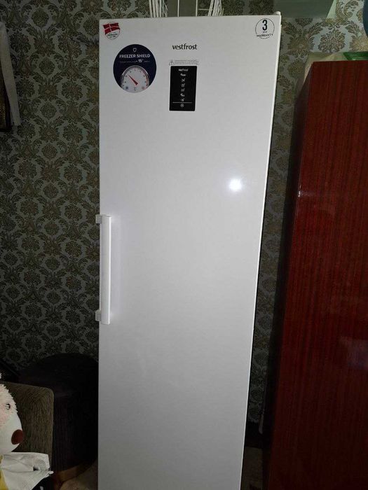 Морозильная камера Vestfrost FN371EW