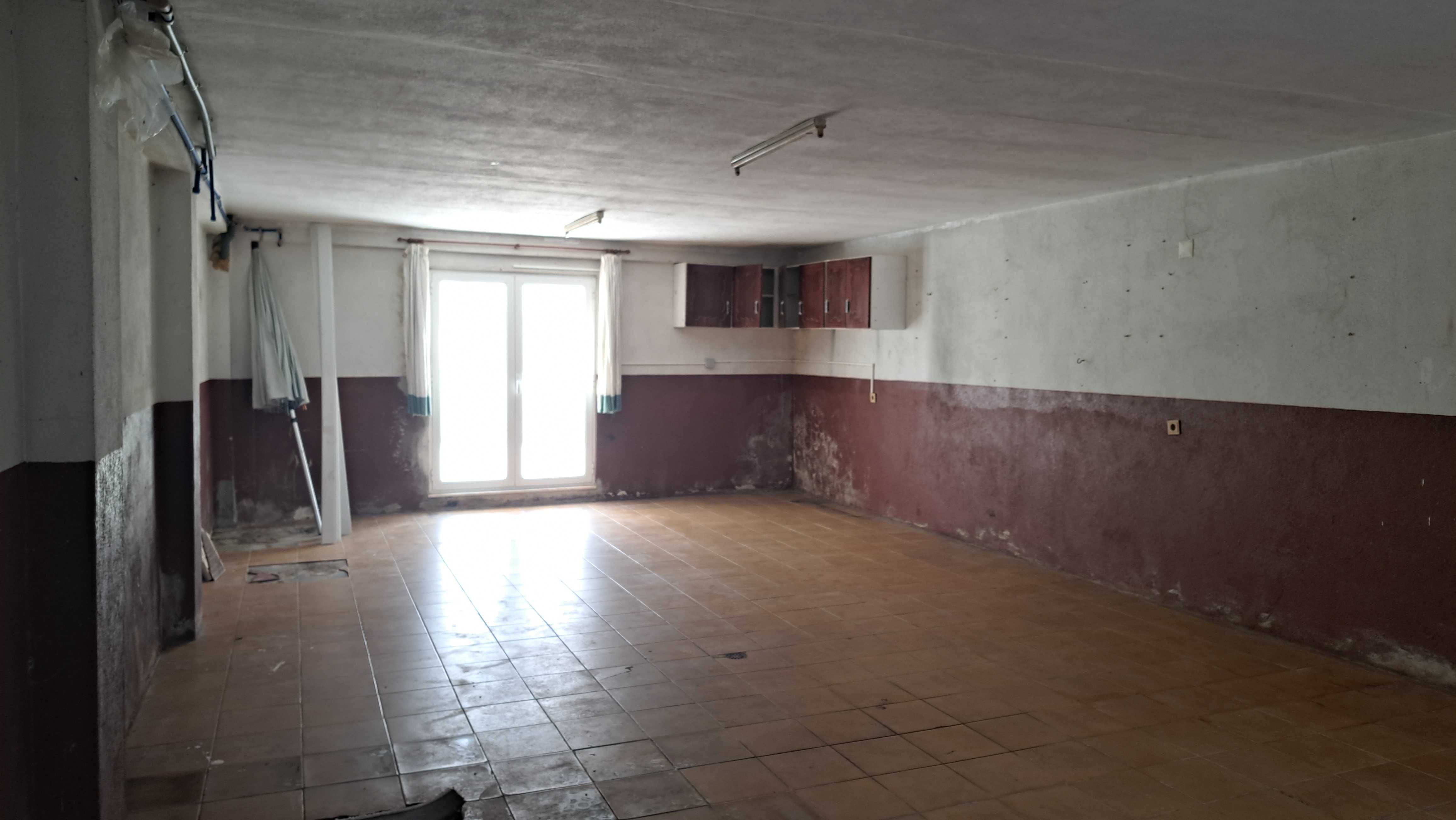 Vendo Vivenda de 3 Pisos com Quintal em Corroios