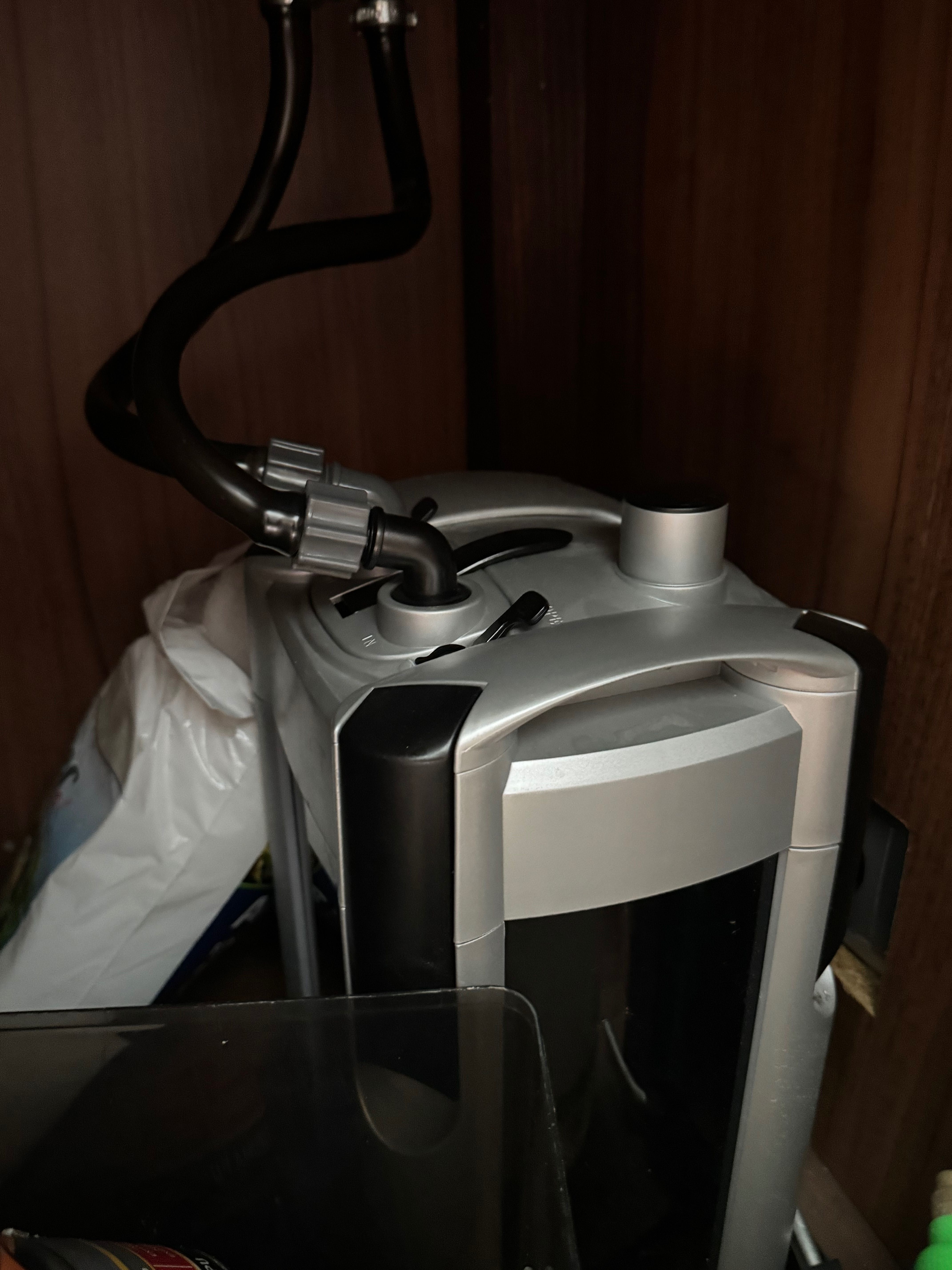 Aquário + luz + filtros+ peixe incluídos