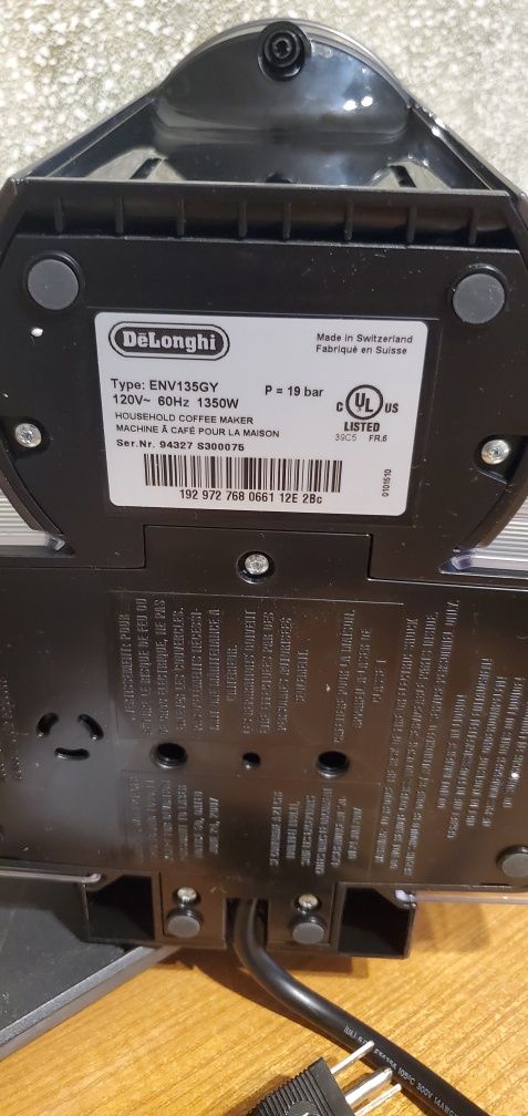 Капсульна кавоварка DeLonghi Nespresso Vertuo ENV135GY, б/в, як нова