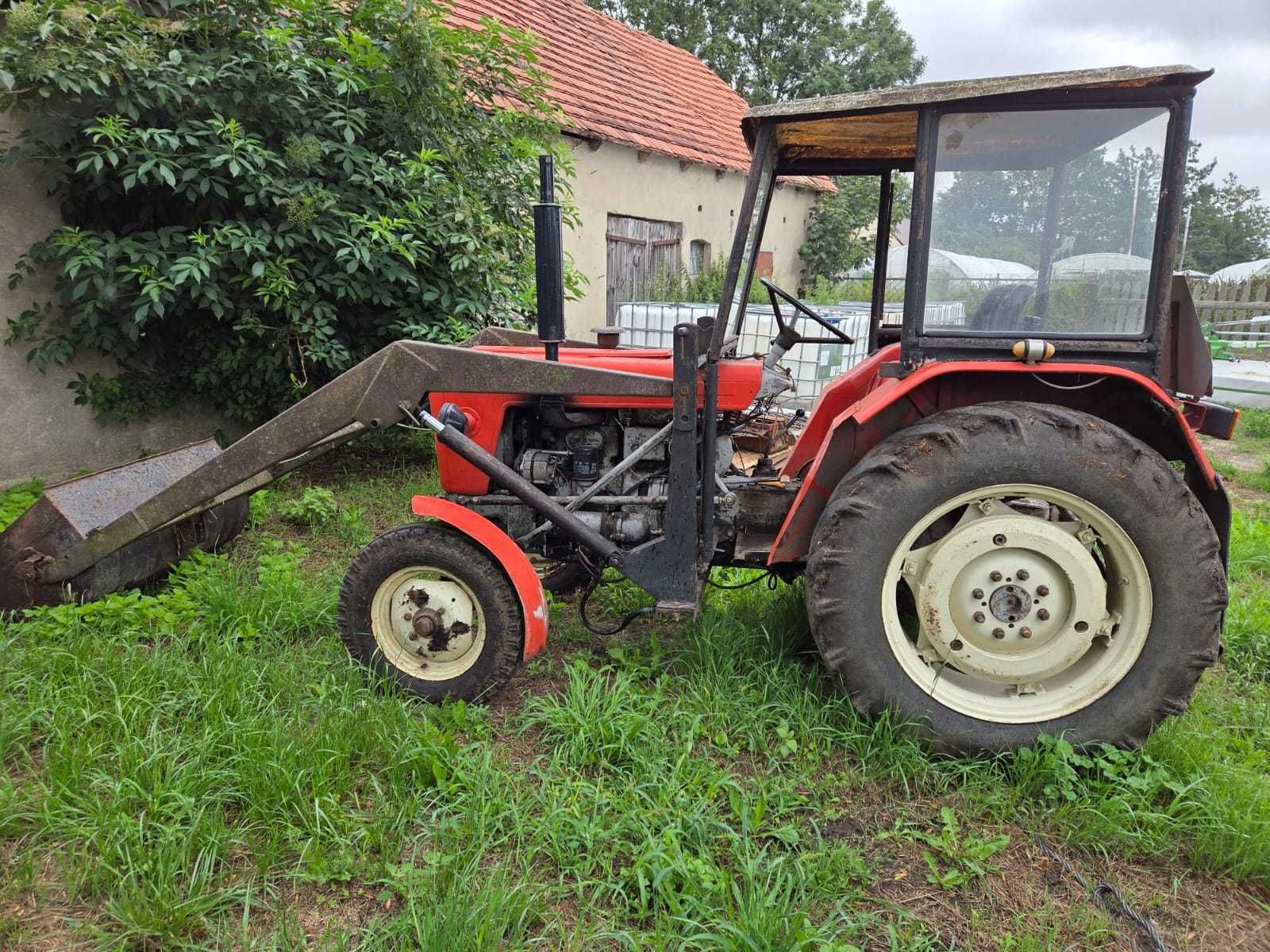 Ursus C-330 z ładowaczem