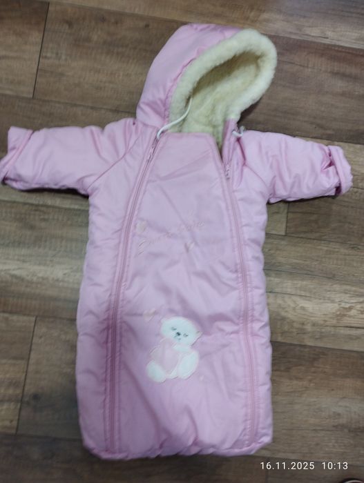 Продам на маленьку дівчинку,комбінезон та человечки