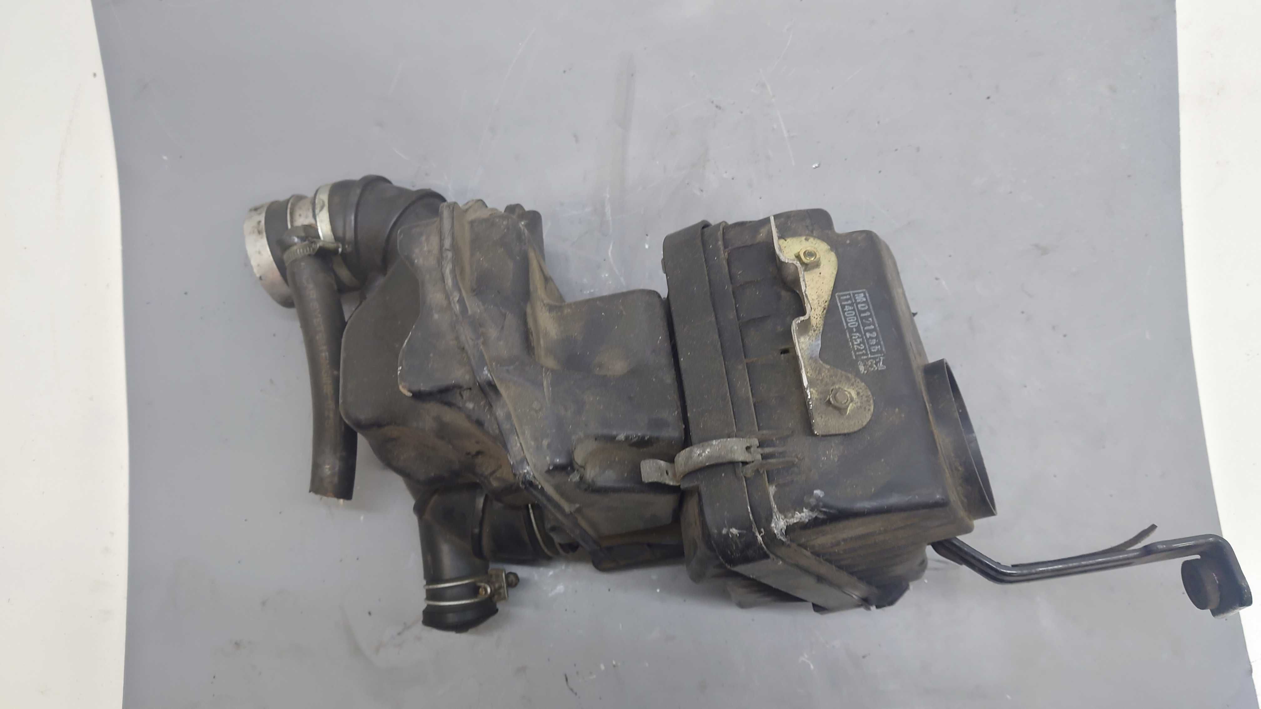 Mitsubishi Space Runner 1.8 B Obudowa Filtra Powietrza Przepływomierz