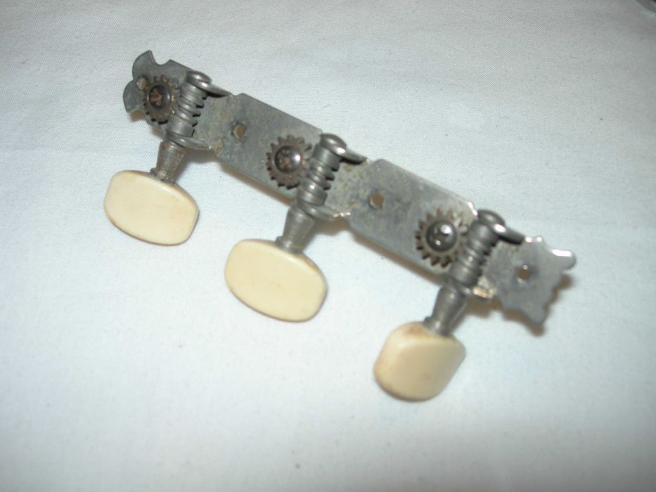 Esticador de cordas (1). Uma unidade. Viola.