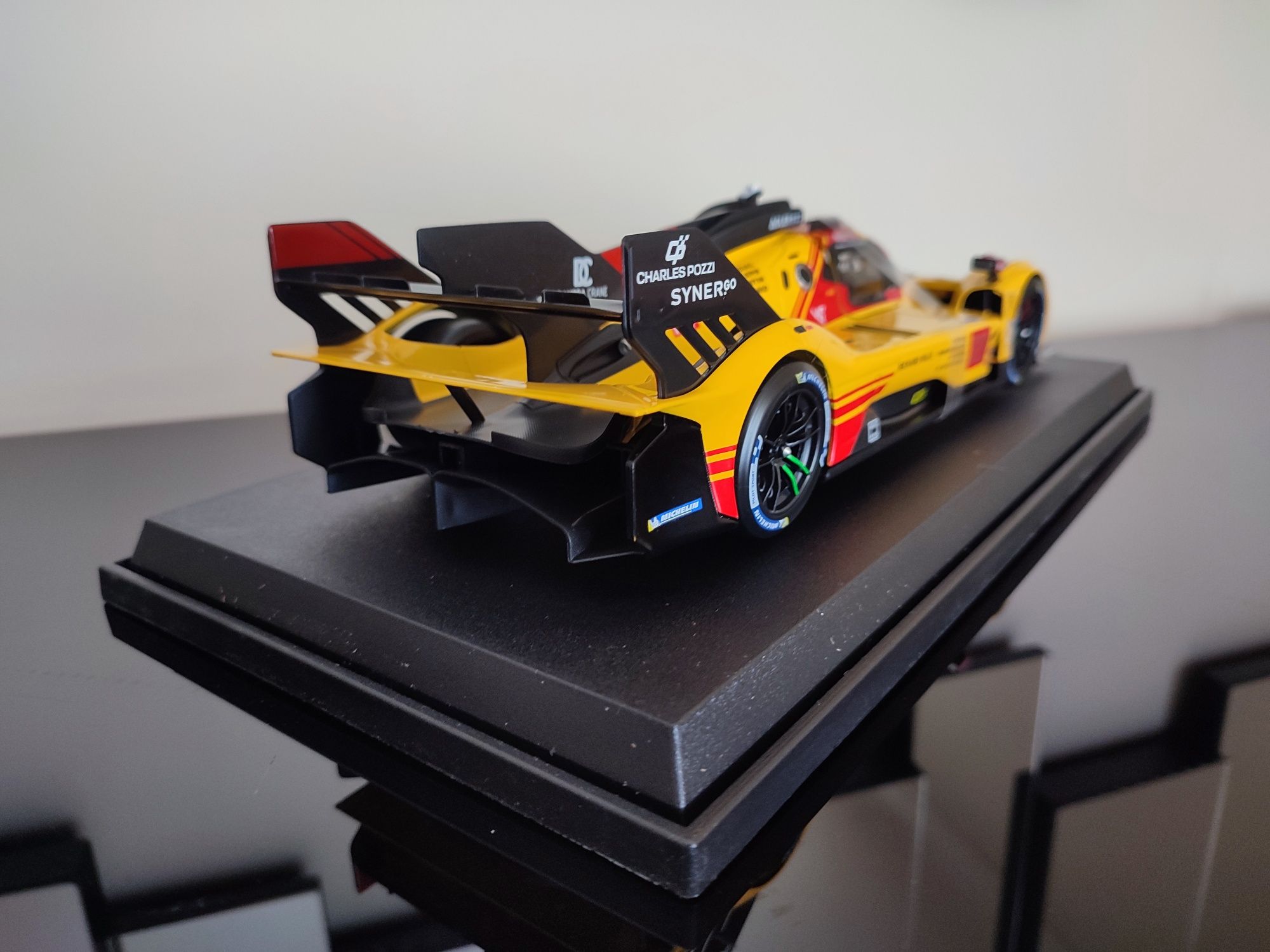 Ferrari 499P LeMans escala 1/18 Bburago NOVO
