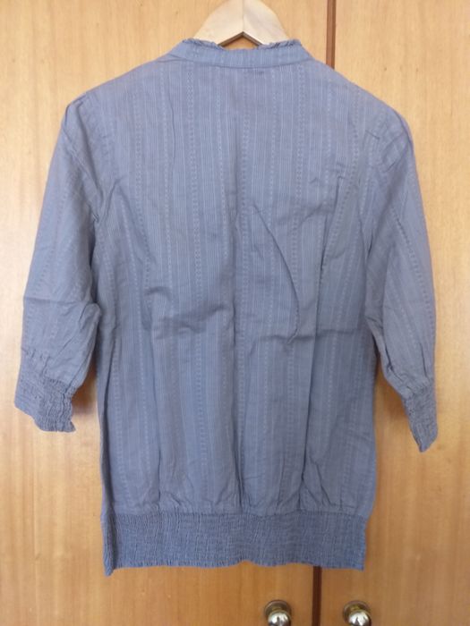 Blusa de senhora da stradivarius.
