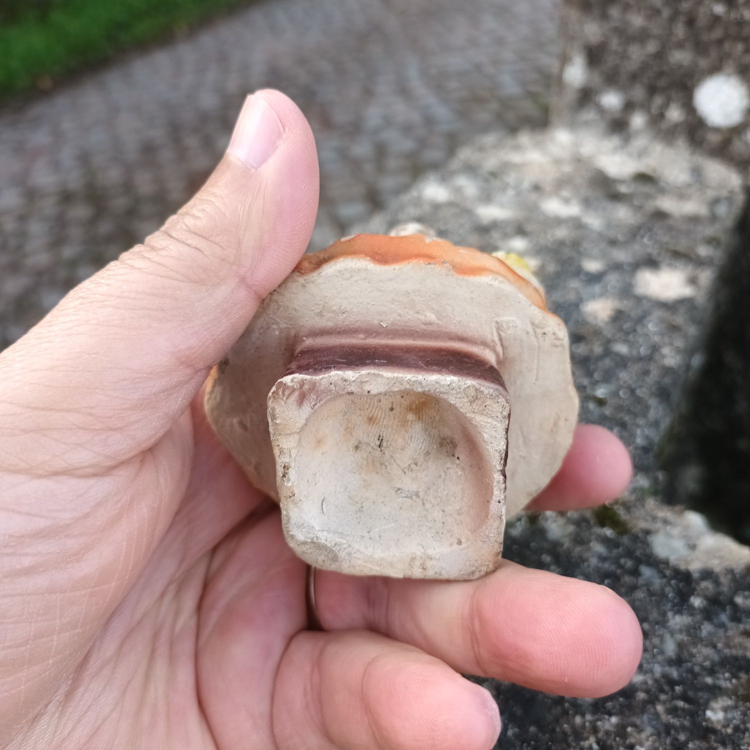 Boneca bibelot em faiança antiga