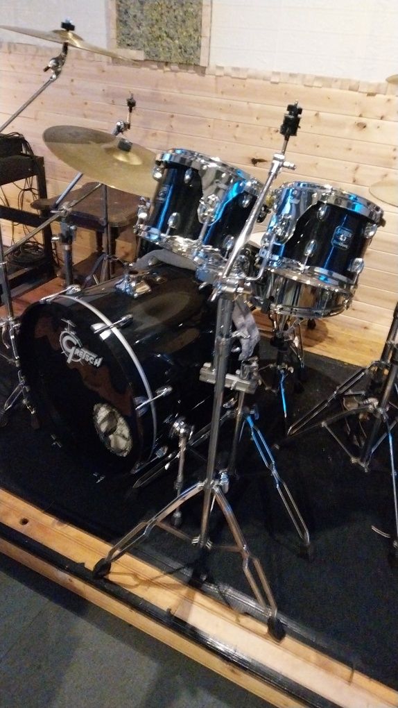 Aulas de Guitarra Classica/Eléctrica e Bateria