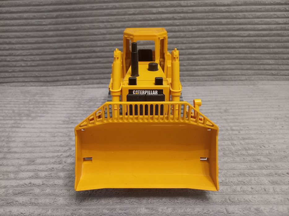 Бульдозер CAT від Bruder