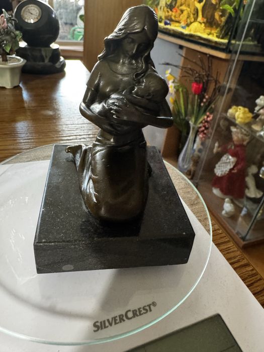 Figurka z brazu Macierzynstwo