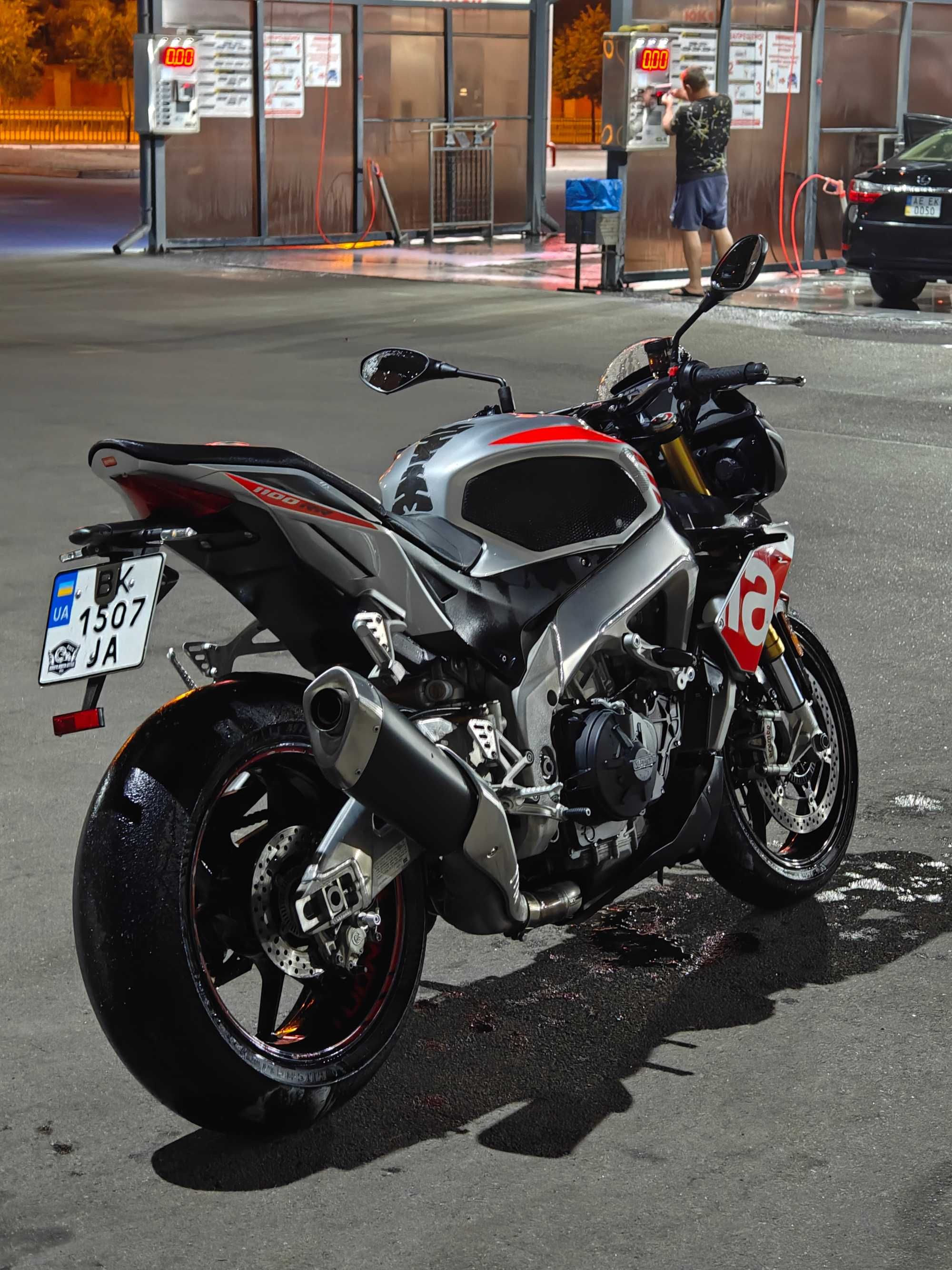 Aprilia Tuono V4 RR 1100 2012