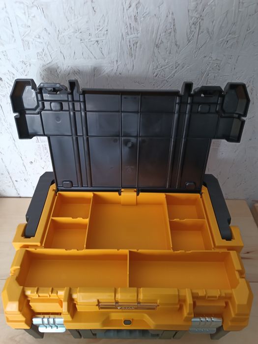 Ящик TSTAK 2.0 DeWALT, 440 х 330 х 180 мм, з органайзером і вставкою з