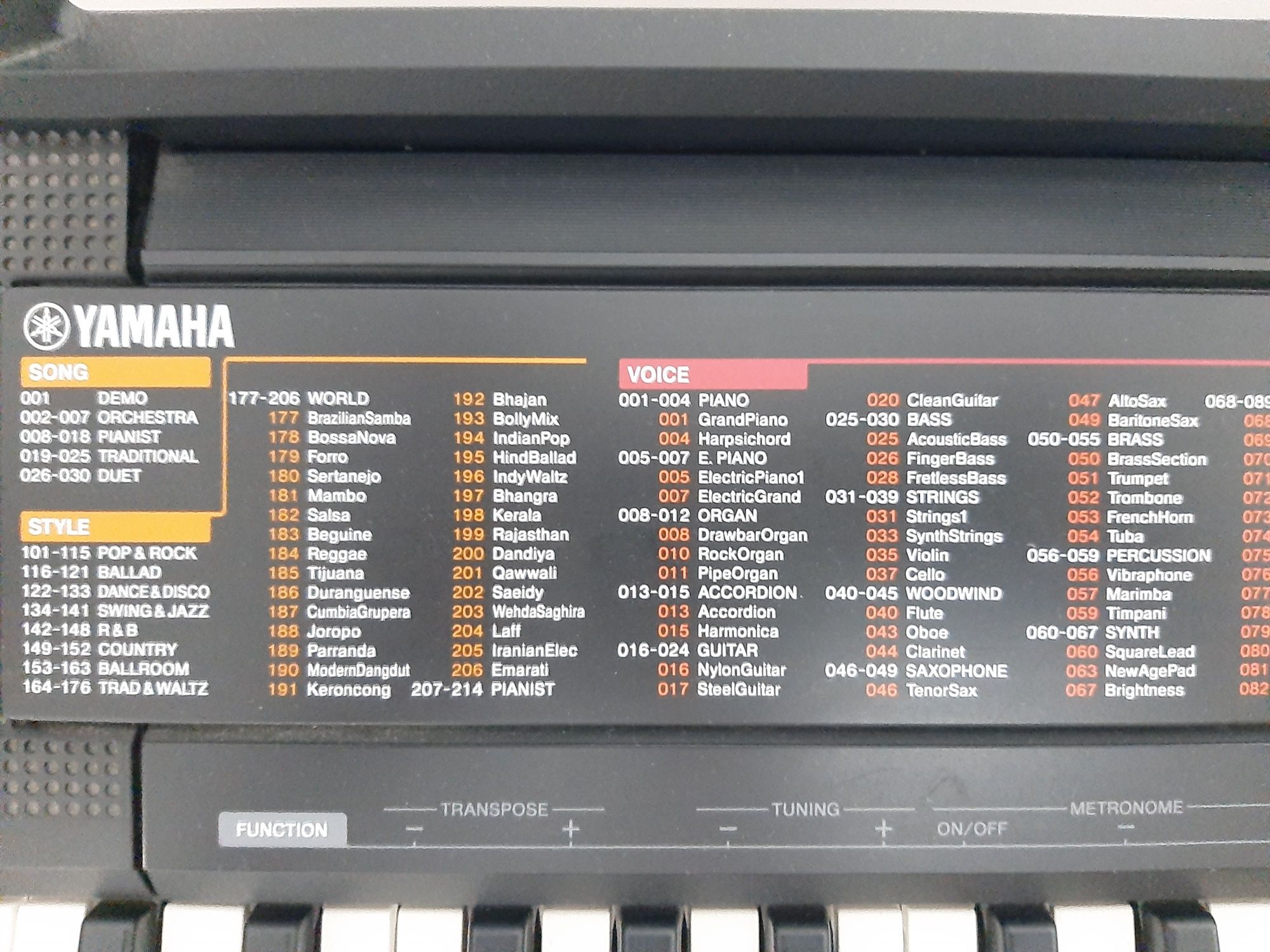 Piano yamaha f51