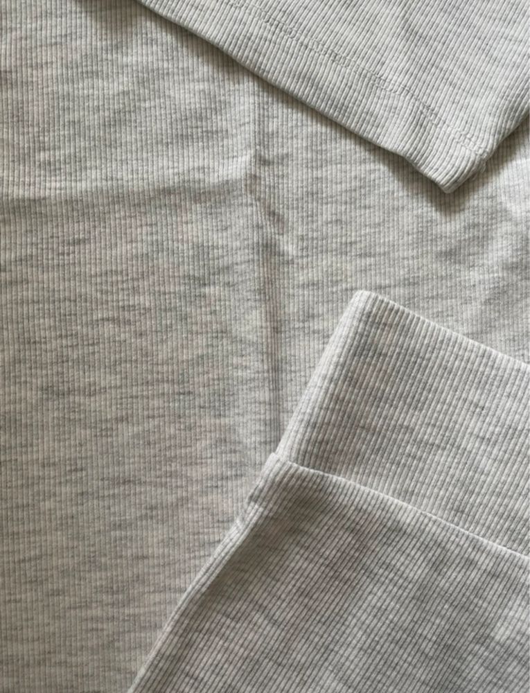 Szary zestaw prazkowany tshirt 134/140 i 2 pary kolarek 134