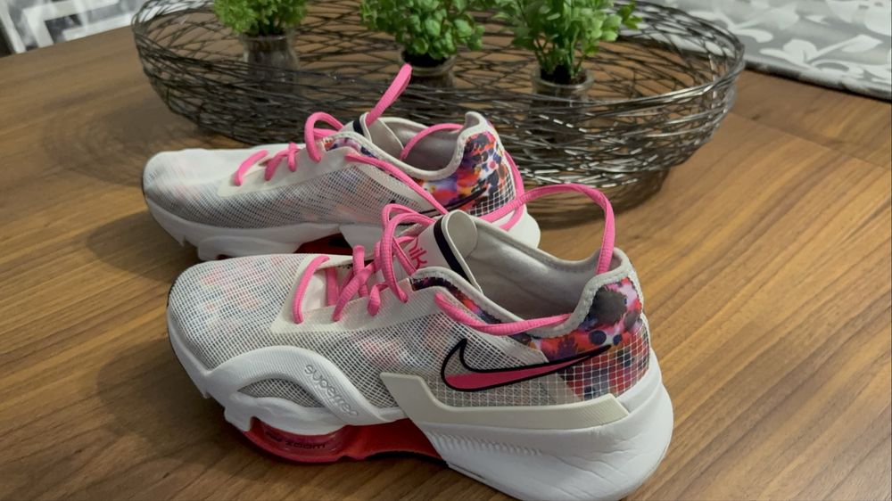 Sapatilhas Mulher Nike como novas ( venda por falata de uso )