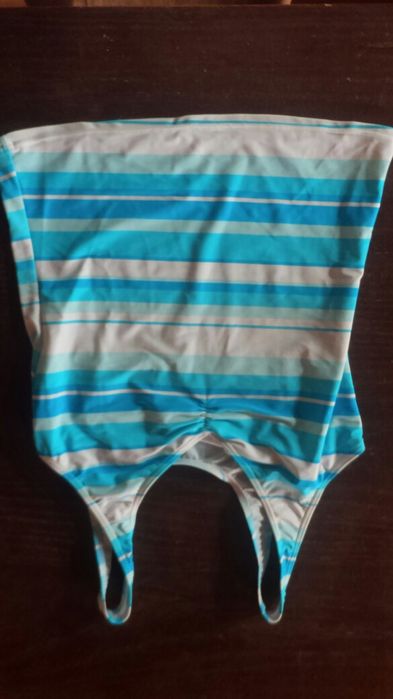 Bikini, fato de banho e outros.