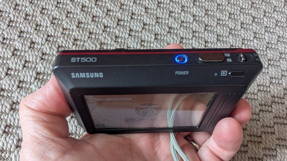 Samsung ST500 CCD Selfie Câmera com dois touchscreens.