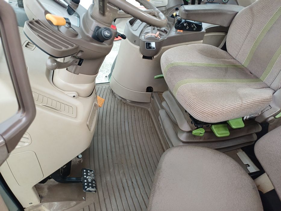 John Deere 6630 nie 6930.  6830