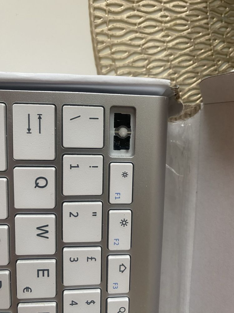 Bezprzewodowa klawiatura  iclever biała cicha