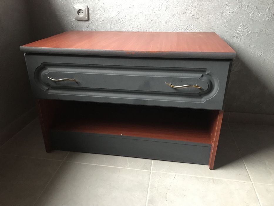 Продам тумбочку.