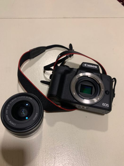 Câmera Canon EOS M50 + lente 15- 45mm
