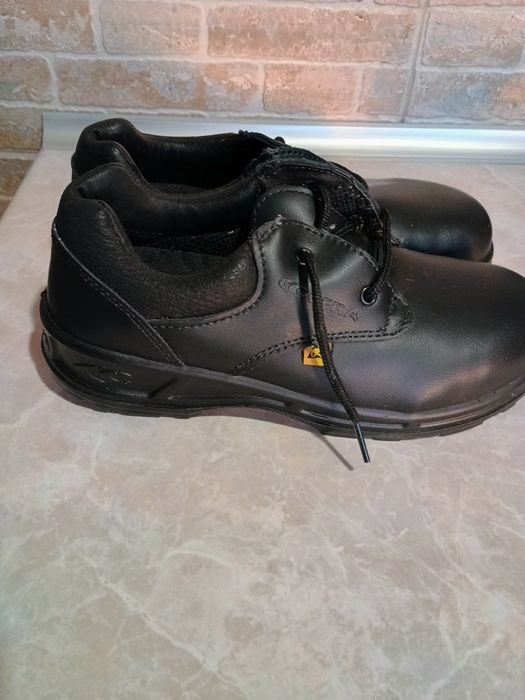 Черевики робочі 37 розмір Cofra