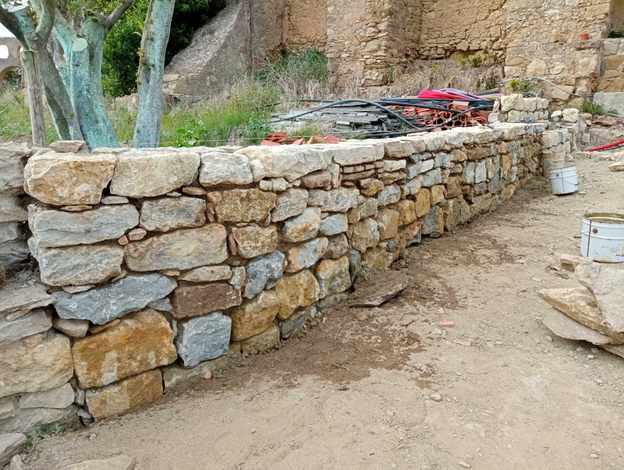 Muro em pedra rústica, Lisboa