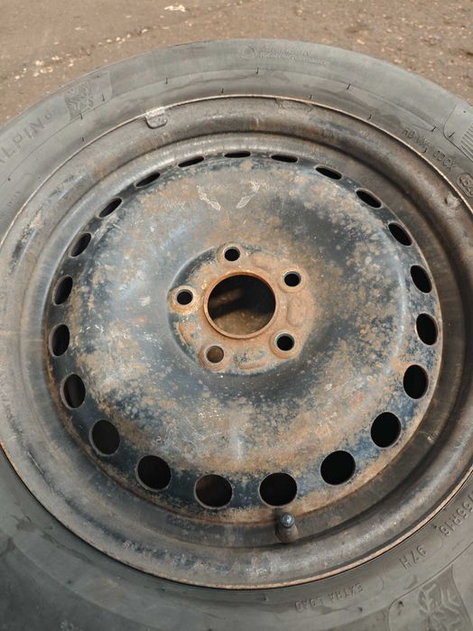 Koła, felgi stalowe z oponami i kołpakami FORD