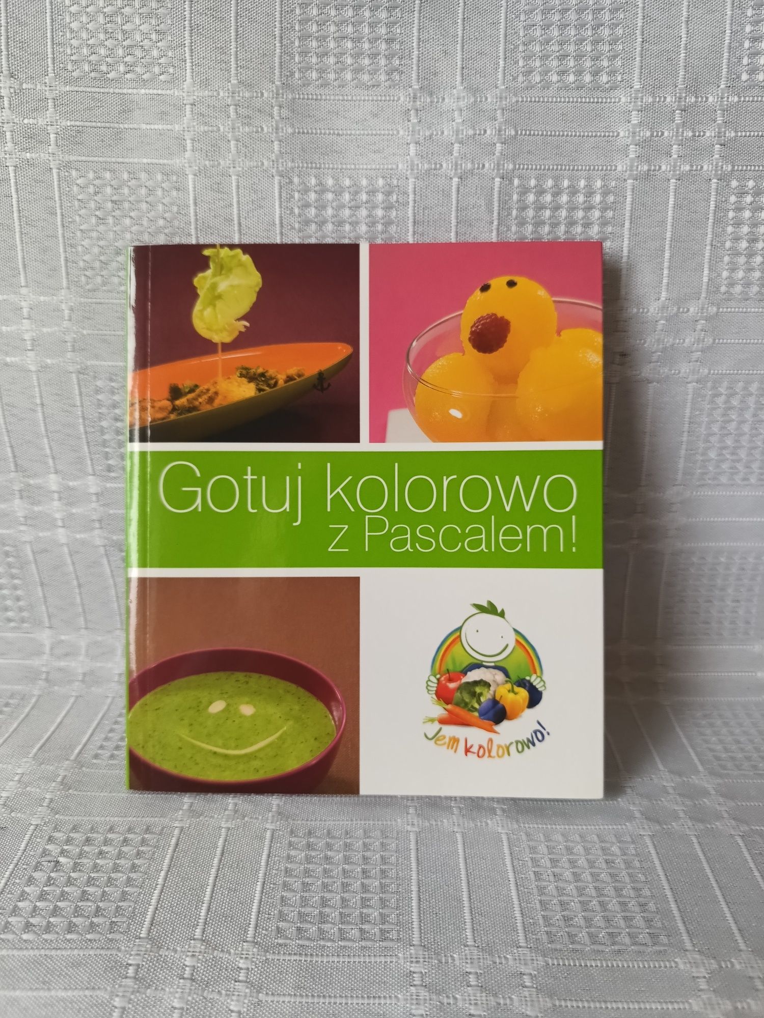 Książka kucharska  "Gotuj kolorowo z Pascalem!" z płytą CD