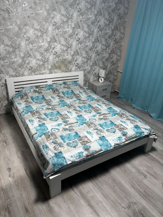 Продам двоспальне ліжко разом з матрацом 160 х 200