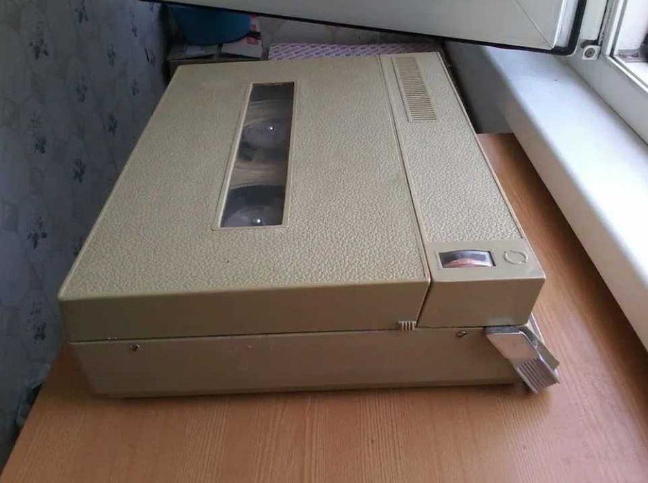 Продам магнитофон Дельфин