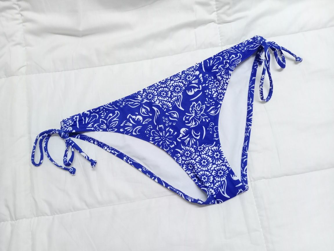 Женские плавки Pretty Little Thing, Primark, Next и лифчик Nasty Gal