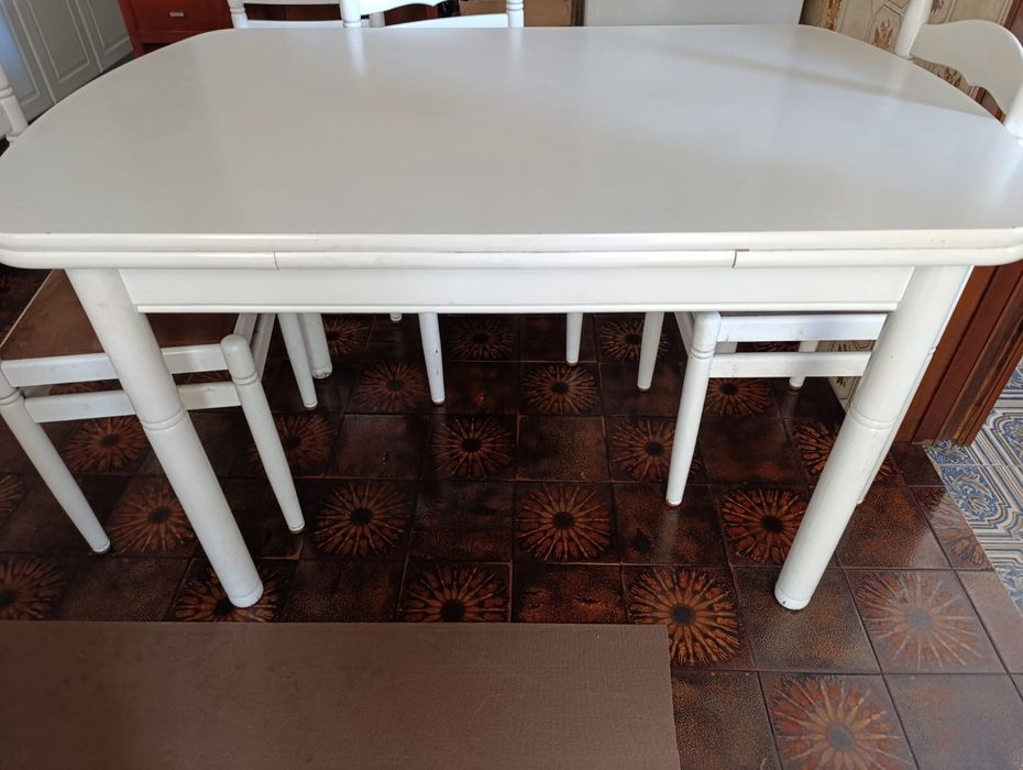 Mesa cozinha com  4 cadeirasss