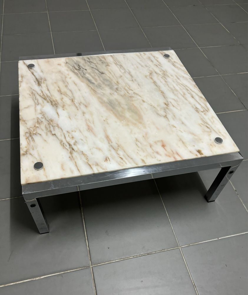 Mesa pequena com tampo pedra marmore