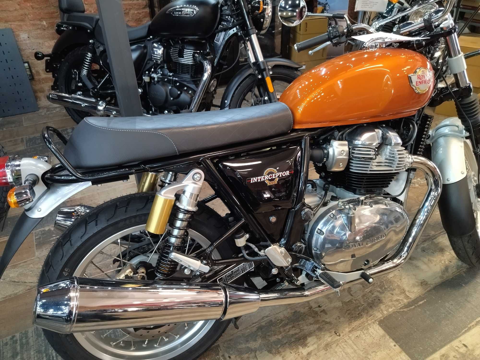 Royal Enfield Interceptor 650, como novo