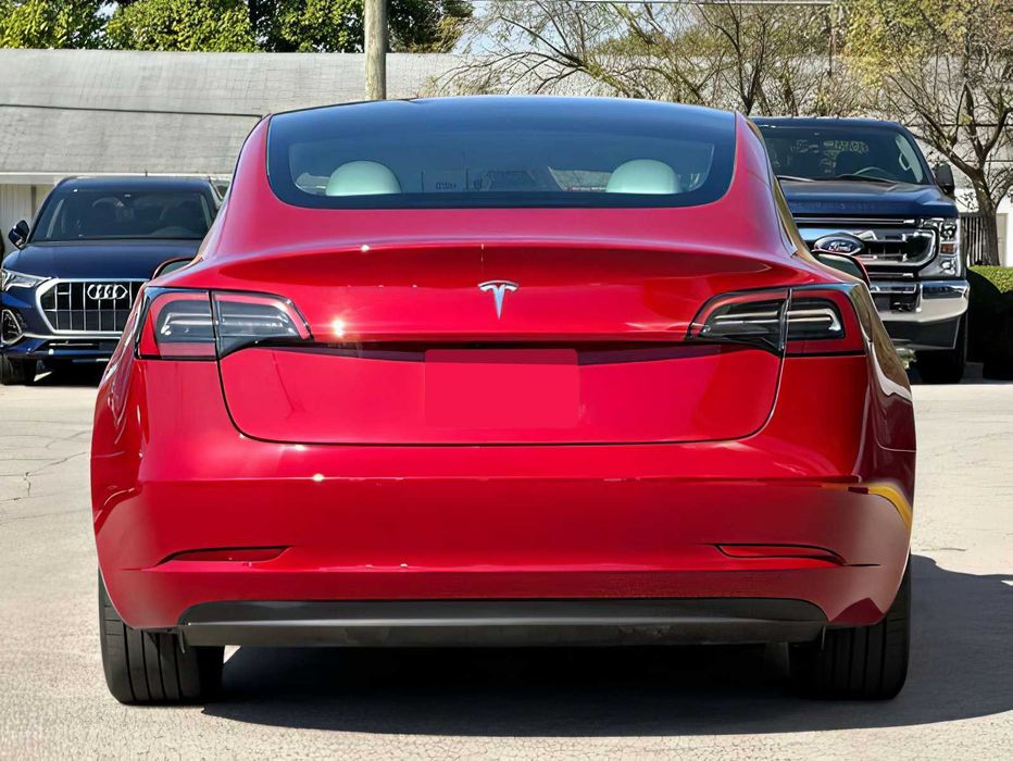 Tesla Model 3      2023