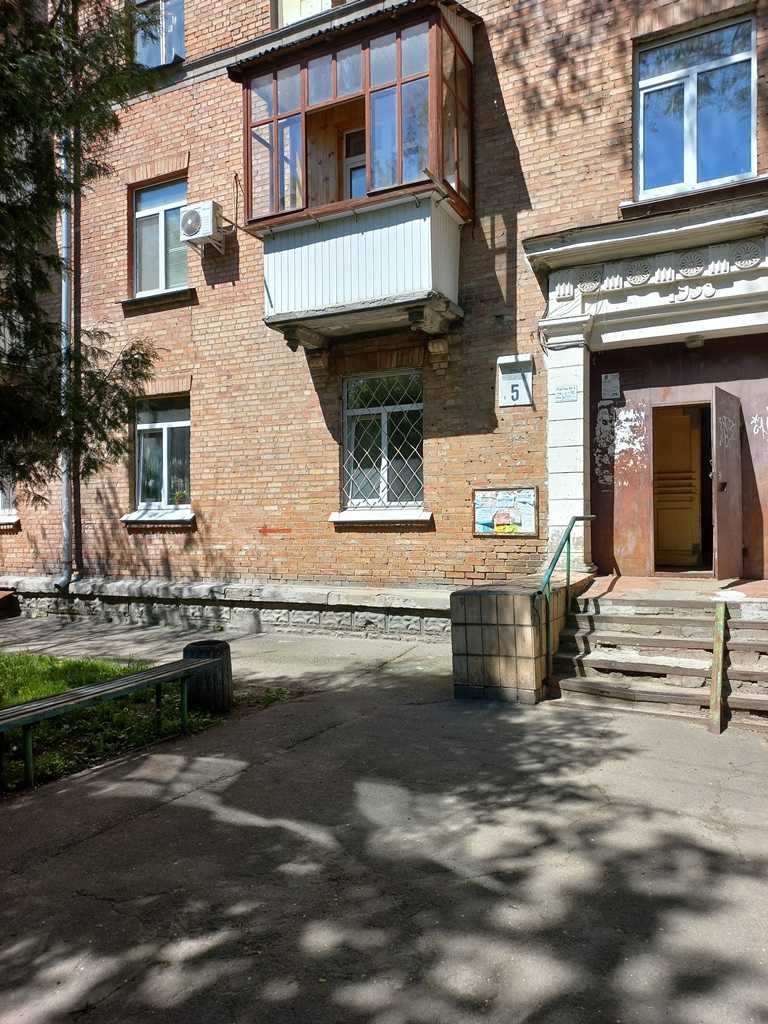 Нивки метро 2 Червонозаводская  5,,аренда  комнаты в общежитие 20м.