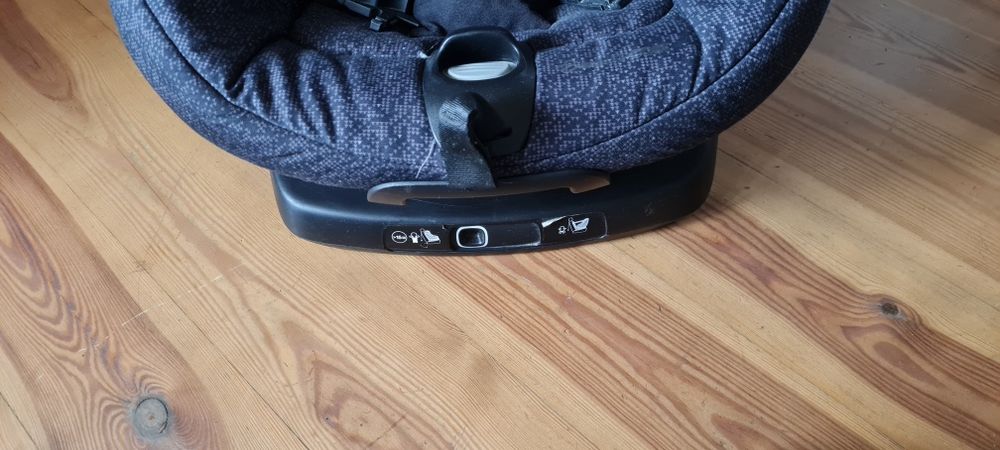 Fotelik obrotowy Maxi cosi axissfix plus