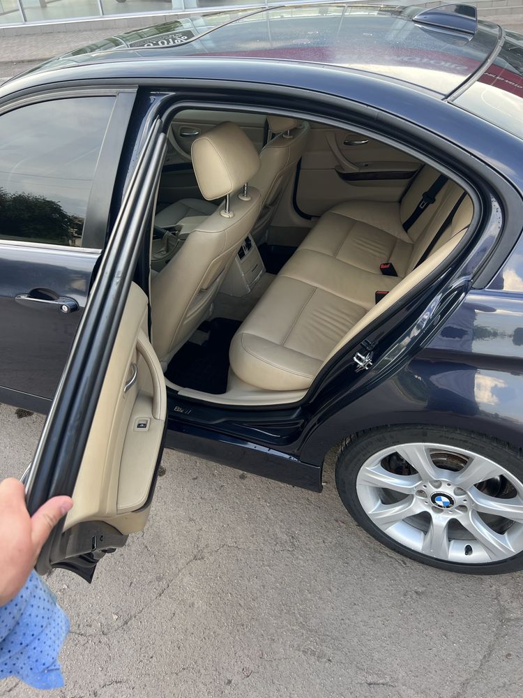 Продам BMW e90 3.0 газ-бензин