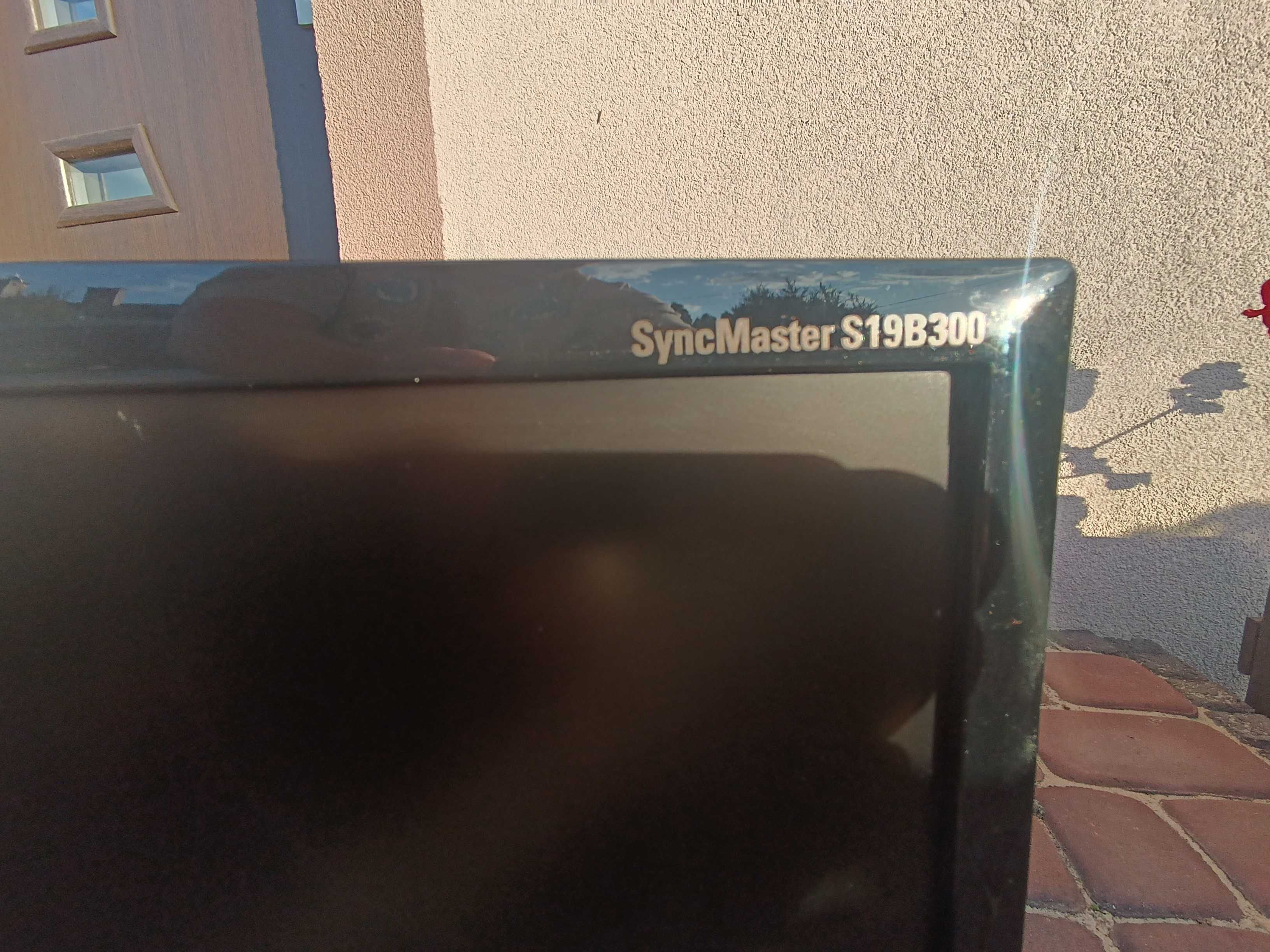 Monitor LCD Samsung SynMaster S19B300 sprawny
