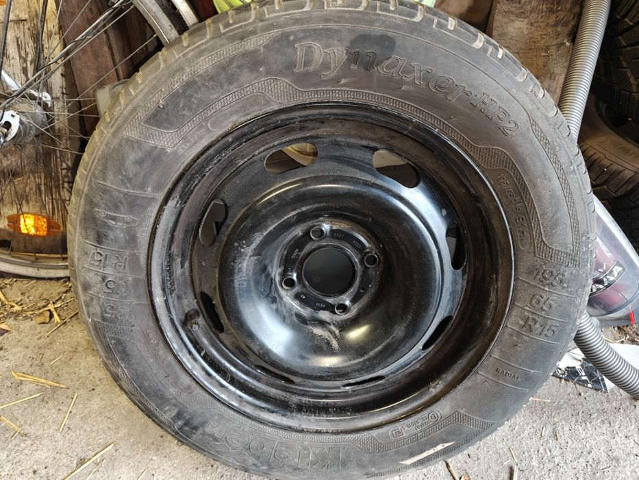 5 Felgi stalowe z oponami zimowymi + dojazdowe 195 60 R15 4x108